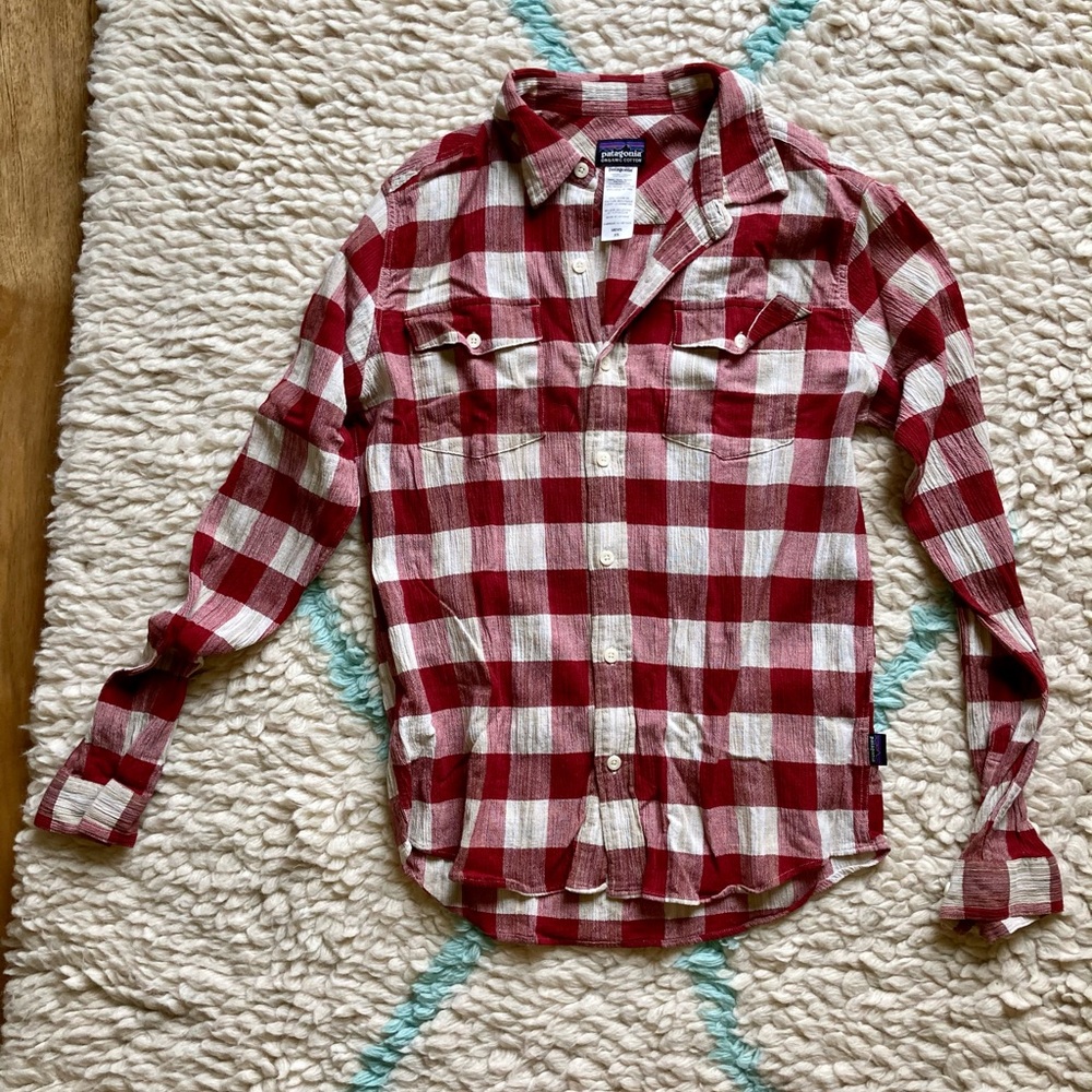 Patagonia lightweight button-down, Size men’s XS